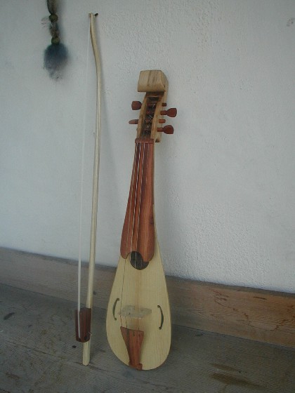 Rebec (Rabab) – Detail
