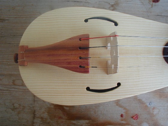 Rebec (Rabab) – Detail